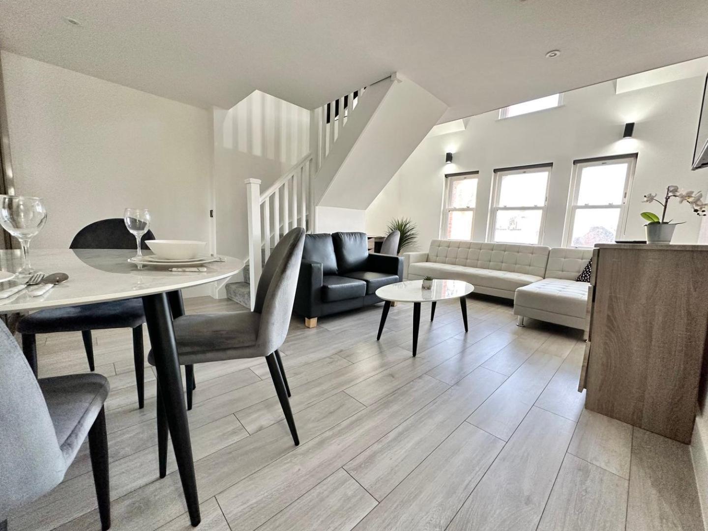 Luxury Duplex City Centre Apartment Лидс Экстерьер фото