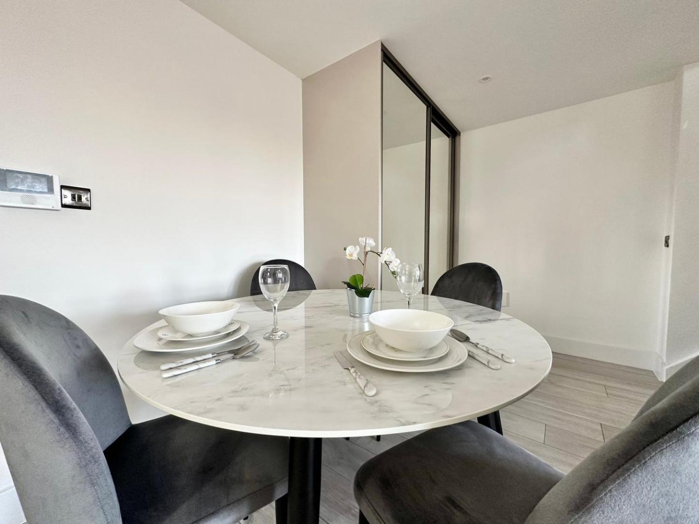 Luxury Duplex City Centre Apartment Лидс Экстерьер фото