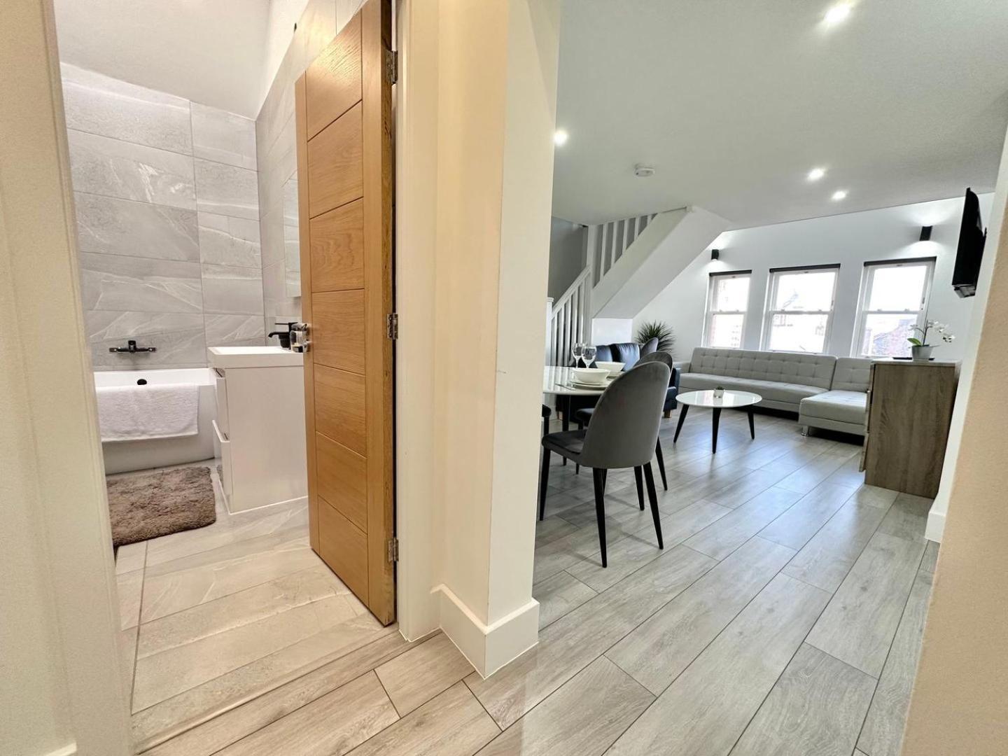 Luxury Duplex City Centre Apartment Лидс Экстерьер фото